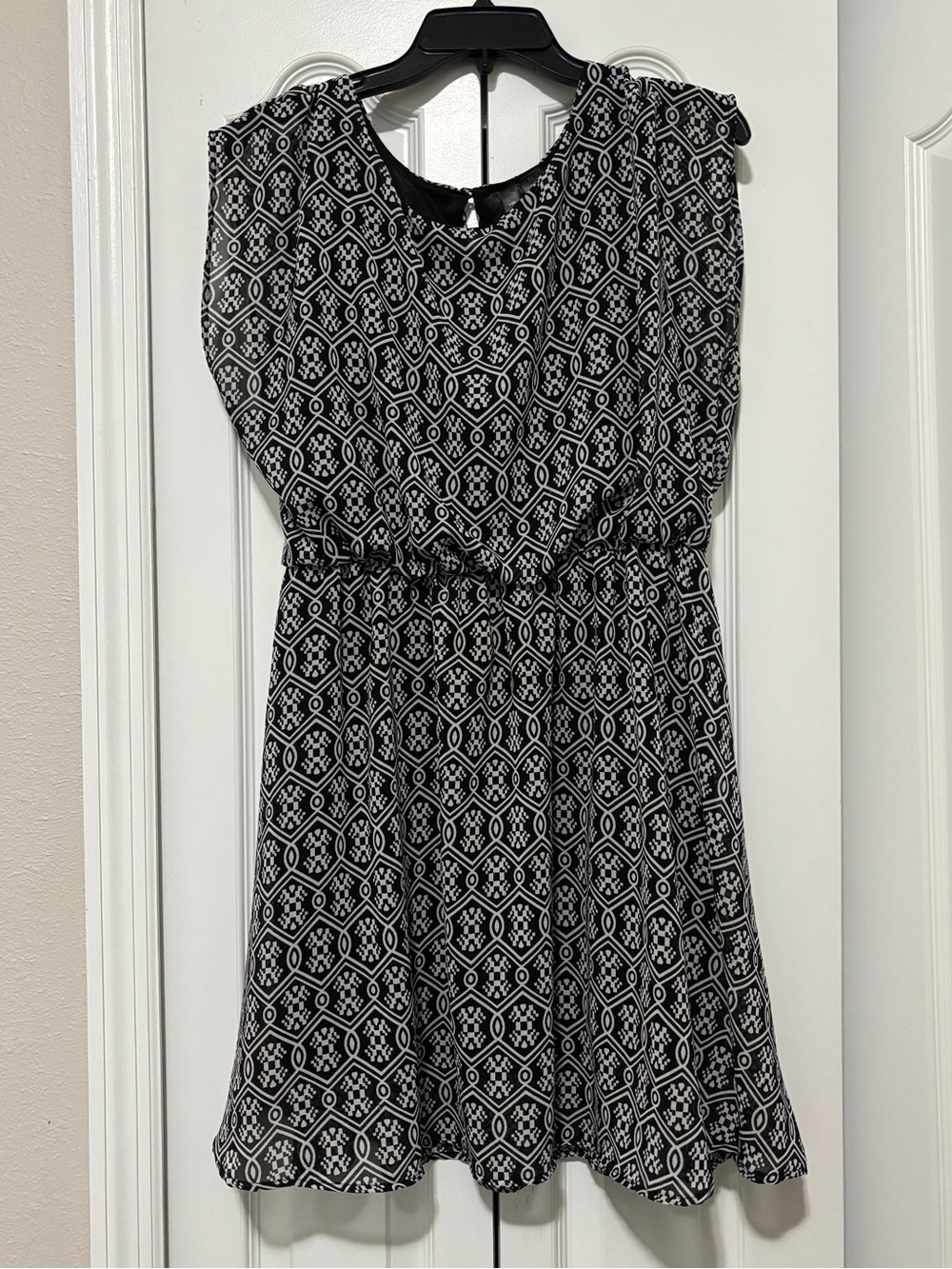 Fun & Flirt Black and White Geometric Print Sleeveless Dress